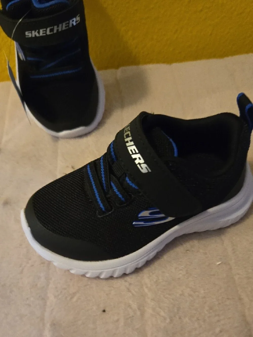 Skechers Toddler Boys Black and Blue Velcro Athletic Sneakers Nwt Sz 5